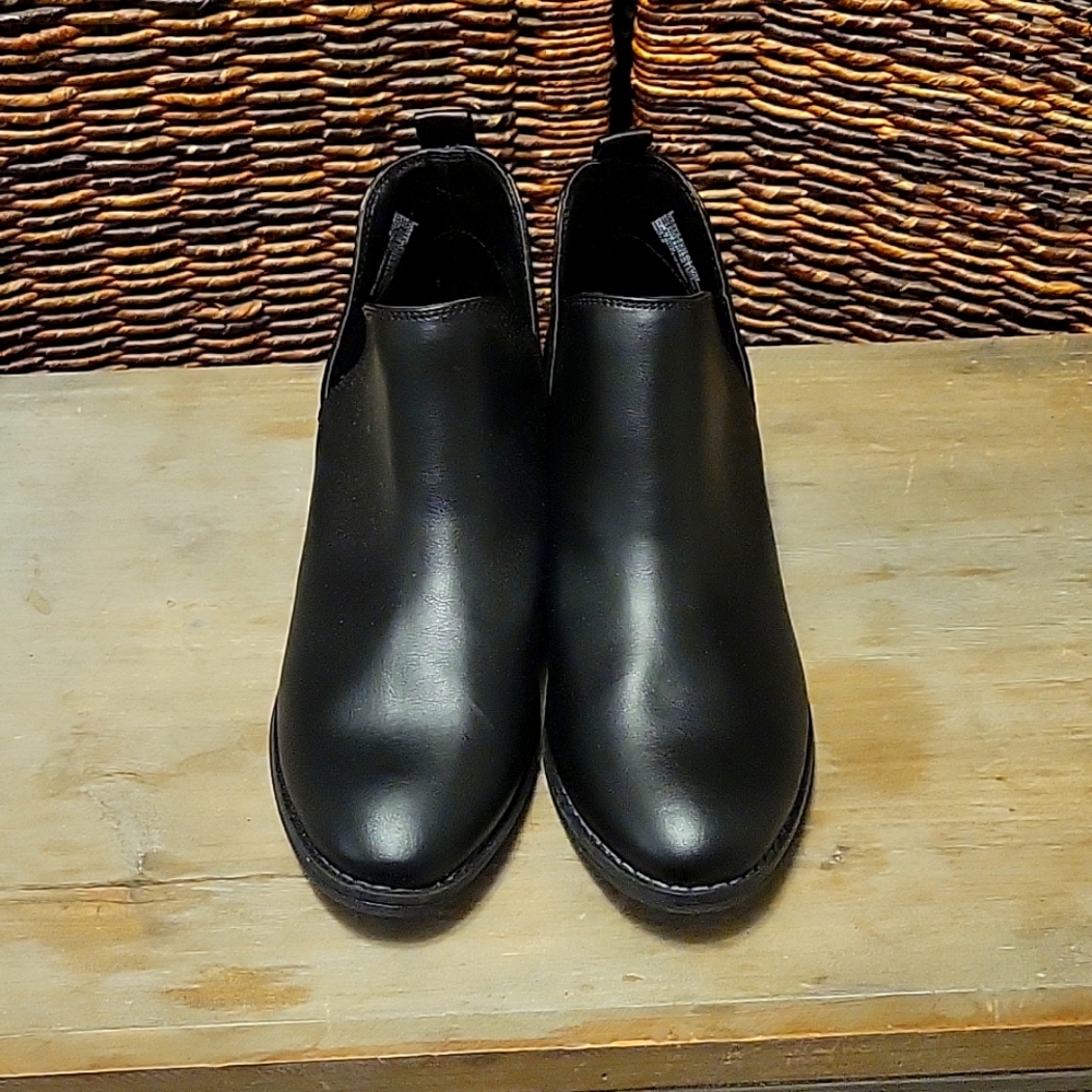 Universal Thread Black Booties